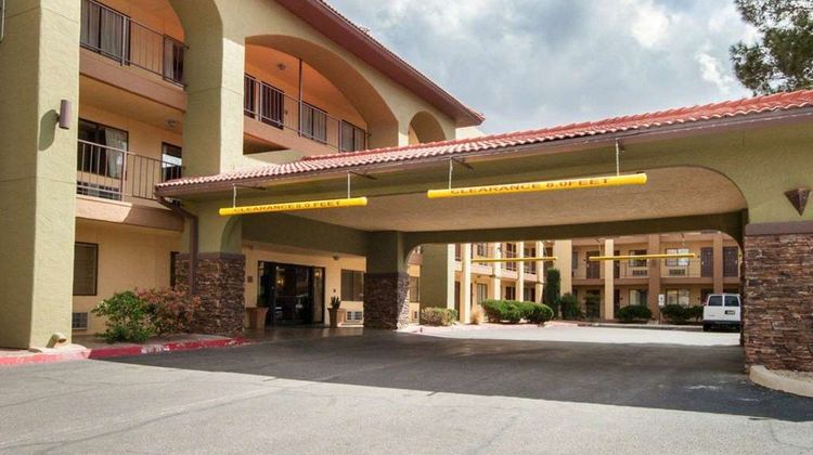 Quality Inn Airport East Exterior