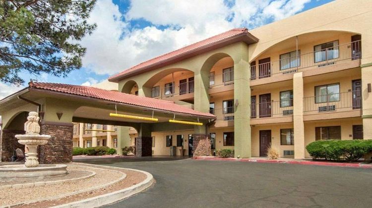 Quality Inn Airport East Exterior