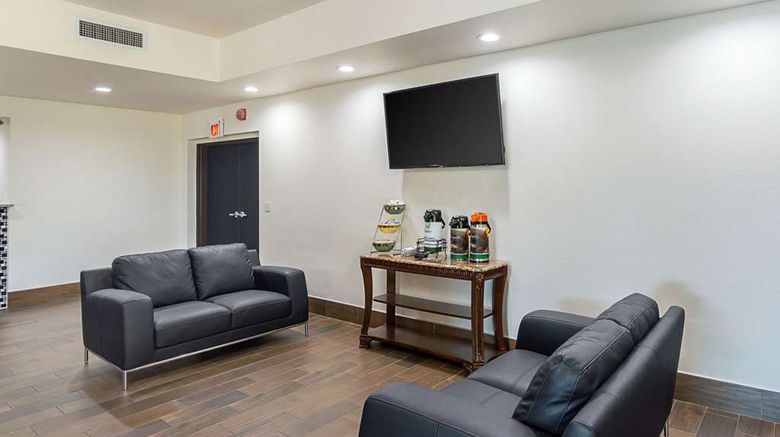 <b>Quality Inn Amarillo East Lobby</b>. Images powered by <a href="https://iceportal.shijigroup.com/" title="IcePortal" target="_blank">IcePortal</a>.