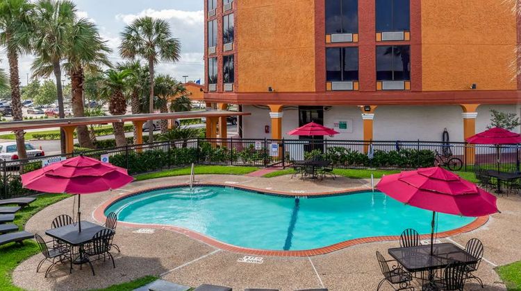 Quality Inn Pasadena Pool