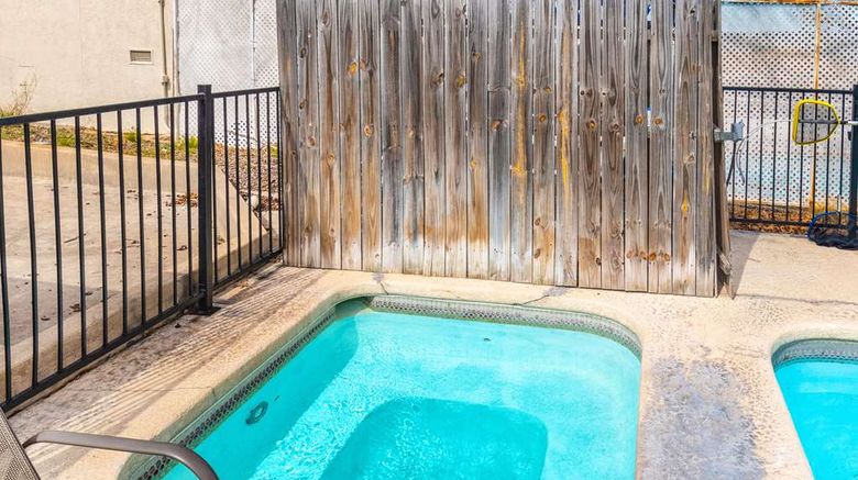 <b>Econo Lodge Pool</b>. Images powered by <a href="https://iceportal.shijigroup.com/" title="IcePortal" target="_blank">IcePortal</a>.