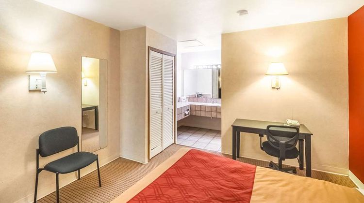 Econo Lodge Room
