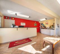 Econo Lodge Lobby