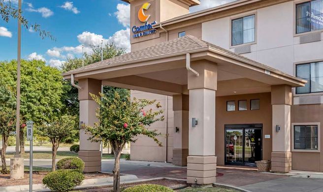 Comfort Inn and Suites Seguin Exterior