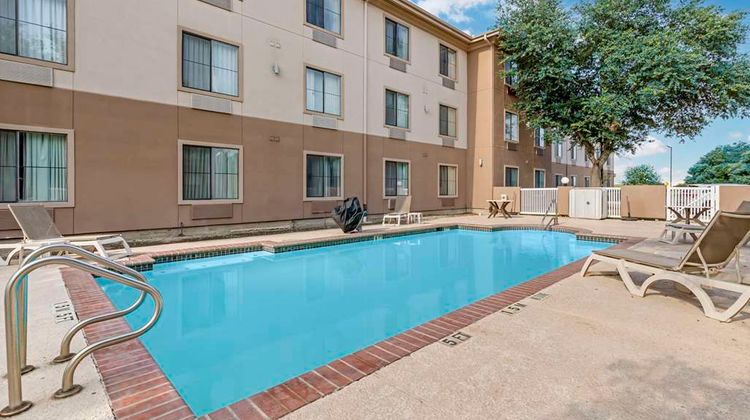 Comfort Inn and Suites Seguin Pool