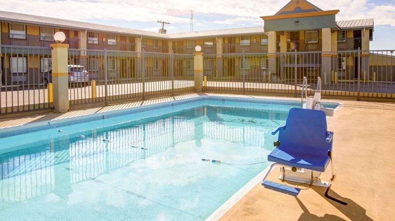 <b>Econo Lodge Pool</b>. Images powered by <a href="https://iceportal.shijigroup.com/" title="IcePortal" target="_blank">IcePortal</a>.