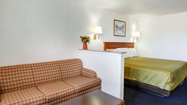 <b>Econo Lodge Suite</b>. Images powered by <a href="https://iceportal.shijigroup.com/" title="IcePortal" target="_blank">IcePortal</a>.