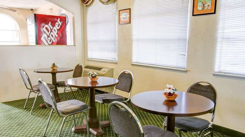 <b>Econo Lodge Restaurant</b>. Images powered by <a href="https://iceportal.shijigroup.com/" title="IcePortal" target="_blank">IcePortal</a>.