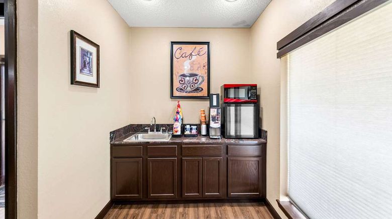<b>Econo Lodge Texarkana Restaurant</b>. Images powered by <a href="https://iceportal.shijigroup.com/" title="IcePortal" target="_blank">IcePortal</a>.