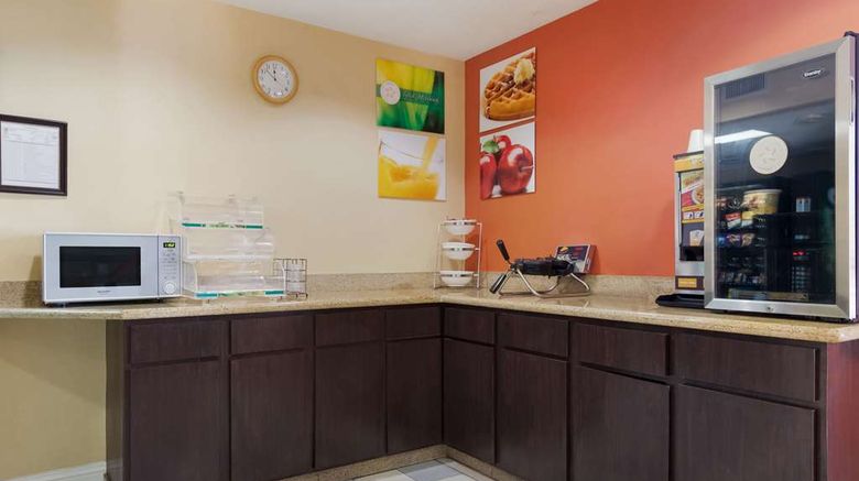 <b>Quality Inn Baytown Restaurant</b>. Images powered by <a href="https://iceportal.shijigroup.com/" title="IcePortal" target="_blank">IcePortal</a>.