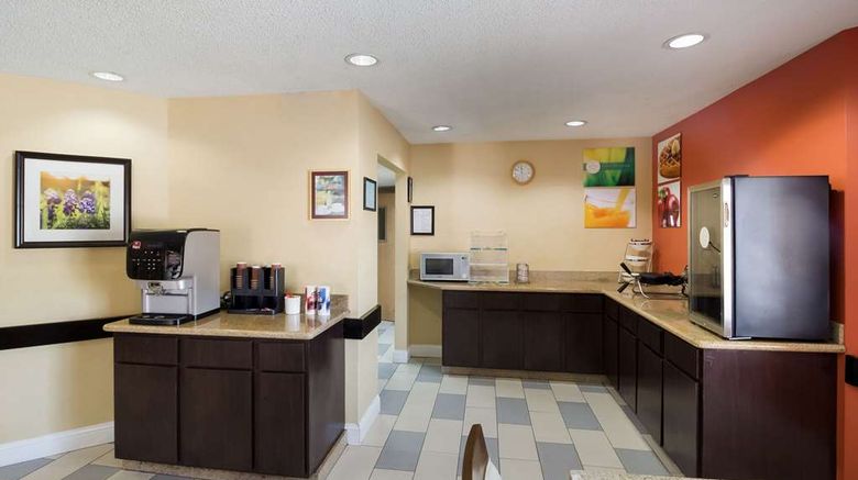 <b>Quality Inn Baytown Restaurant</b>. Images powered by <a href="https://iceportal.shijigroup.com/" title="IcePortal" target="_blank">IcePortal</a>.