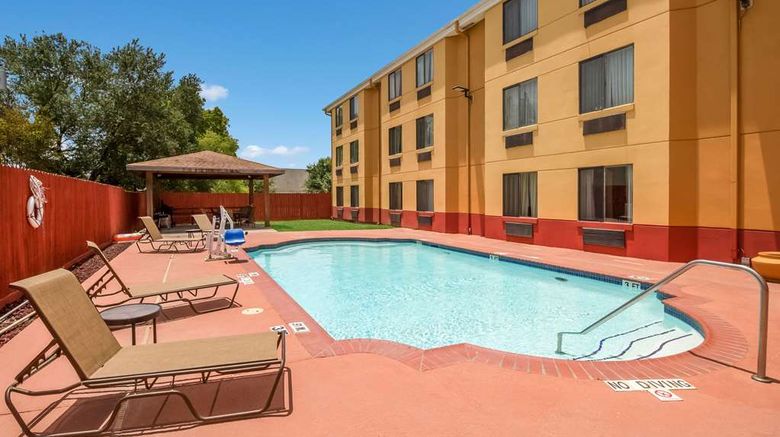<b>Quality Inn Baytown Pool</b>. Images powered by <a href="https://iceportal.shijigroup.com/" title="IcePortal" target="_blank">IcePortal</a>.