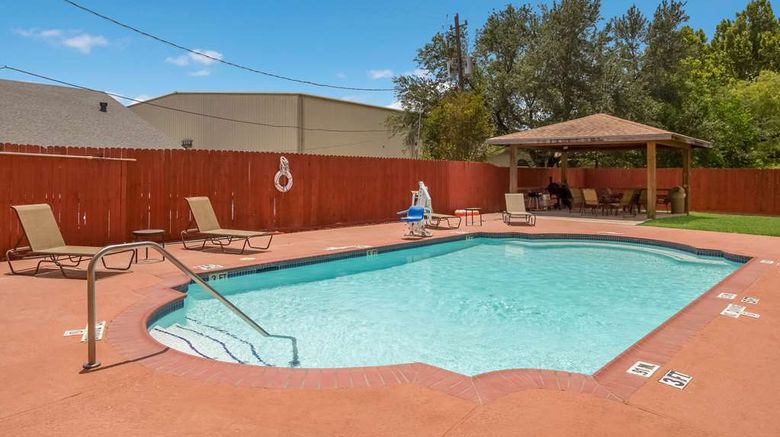 <b>Quality Inn Baytown Pool</b>. Images powered by <a href="https://iceportal.shijigroup.com/" title="IcePortal" target="_blank">IcePortal</a>.