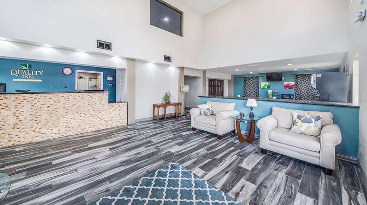 Quality Inn Medical Center Lobby