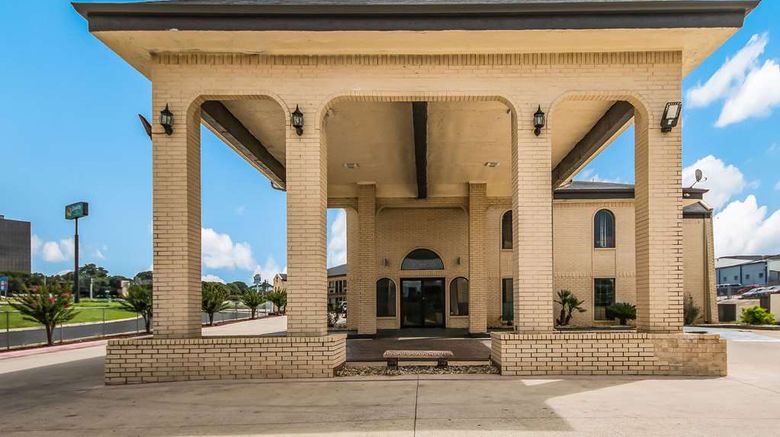 <b>Quality Inn Medical Center Exterior</b>. Images powered by <a href="https://iceportal.shijigroup.com/" title="IcePortal" target="_blank">IcePortal</a>.