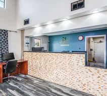 Quality Inn Medical Center Lobby
