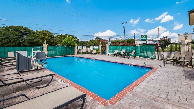 Quality Inn Medical Center Pool