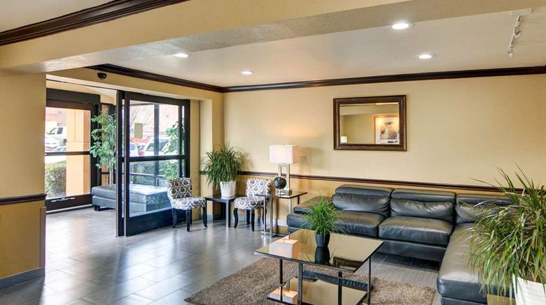 <b>Quality Inn & Suites DFW Dallas Airport Lobby</b>. Images powered by <a href="https://iceportal.shijigroup.com/" title="IcePortal" target="_blank">IcePortal</a>.
