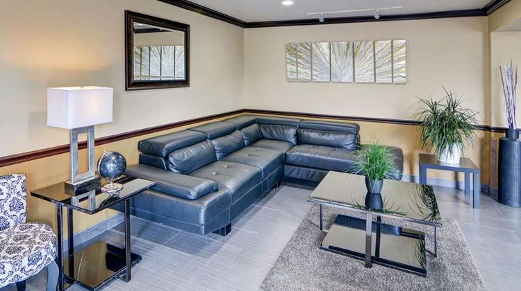 Quality Inn & Suites DFW Dallas Airport Lobby