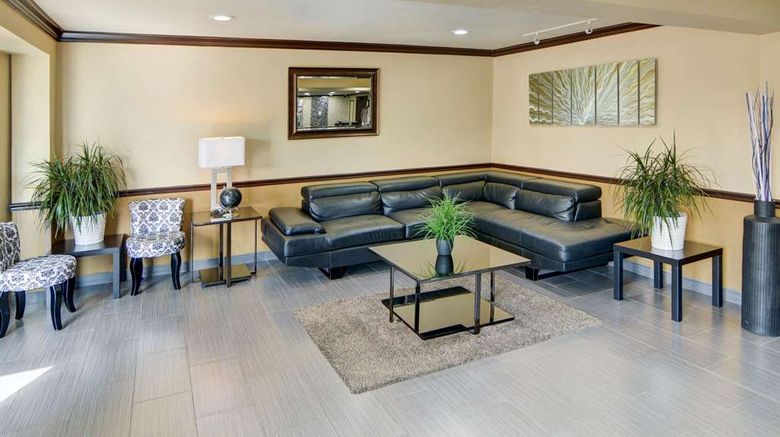 <b>Quality Inn & Suites DFW Dallas Airport Lobby</b>. Images powered by <a href="https://iceportal.shijigroup.com/" title="IcePortal" target="_blank">IcePortal</a>.