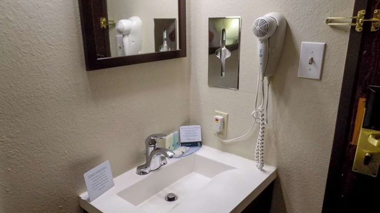 <b>Quality Inn & Suites DFW Dallas Airport Room</b>. Images powered by <a href="https://iceportal.shijigroup.com/" title="IcePortal" target="_blank">IcePortal</a>.