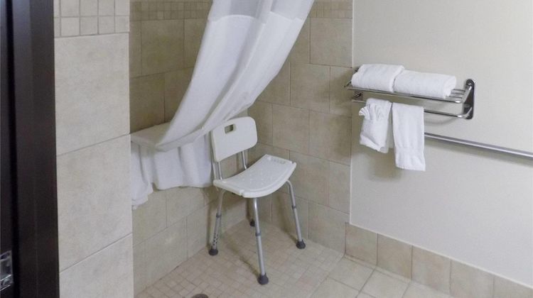 Quality Inn & Suites DFW Dallas Airport Room