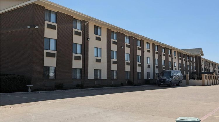 Quality Inn & Suites DFW Dallas Airport Exterior