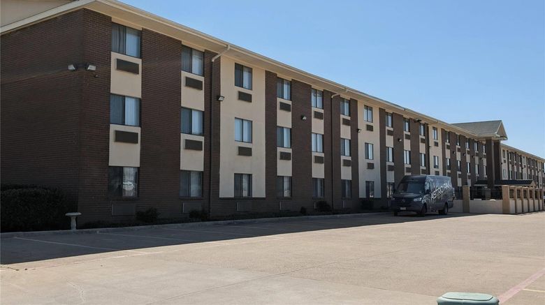 <b>Quality Inn & Suites DFW Dallas Airport Exterior</b>. Images powered by <a href="https://iceportal.shijigroup.com/" title="IcePortal" target="_blank">IcePortal</a>.