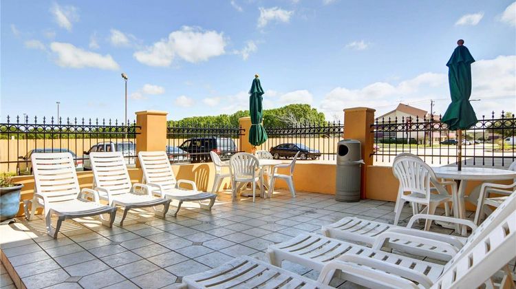 Quality Inn & Suites DFW Dallas Airport Pool