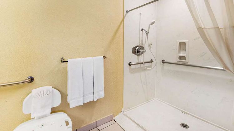 Quality Inn and Suites Abilene North Room