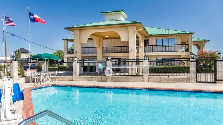 <b>Quality Inn and Suites Abilene North Pool</b>. Images powered by <a href="https://iceportal.shijigroup.com/" title="IcePortal" target="_blank">IcePortal</a>.