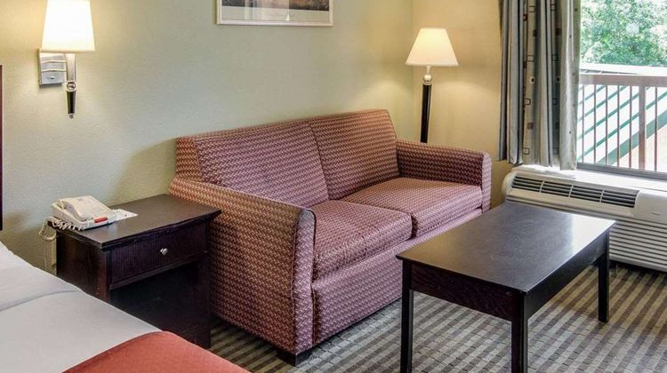 Quality Inn Mount Pleasant Room