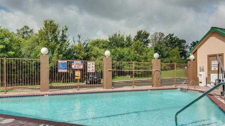 Quality Inn Mount Pleasant Pool