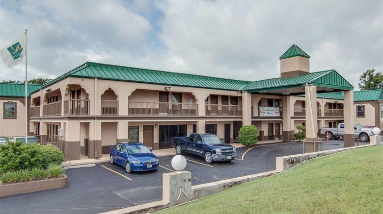 <b>Quality Inn Mount Pleasant Exterior</b>. Images powered by <a href="https://iceportal.shijigroup.com/" title="IcePortal" target="_blank">IcePortal</a>.