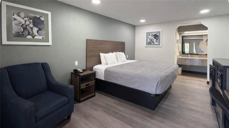 Quality Inn Mount Pleasant Room