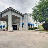 Quality Inn and Suites Grand Prairie South