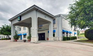 Quality Inn and Suites Grand Prairie South