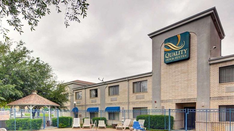 <b>Quality Inn and Suites Grand Prairie South Pool</b>. Images powered by <a href="https://iceportal.shijigroup.com/" title="IcePortal" target="_blank">IcePortal</a>.