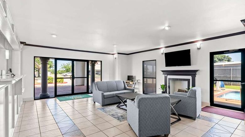 <b>Quality Inn Lobby</b>. Images powered by <a href="https://iceportal.shijigroup.com/" title="IcePortal" target="_blank">IcePortal</a>.