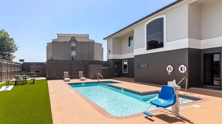 Quality Inn Pool