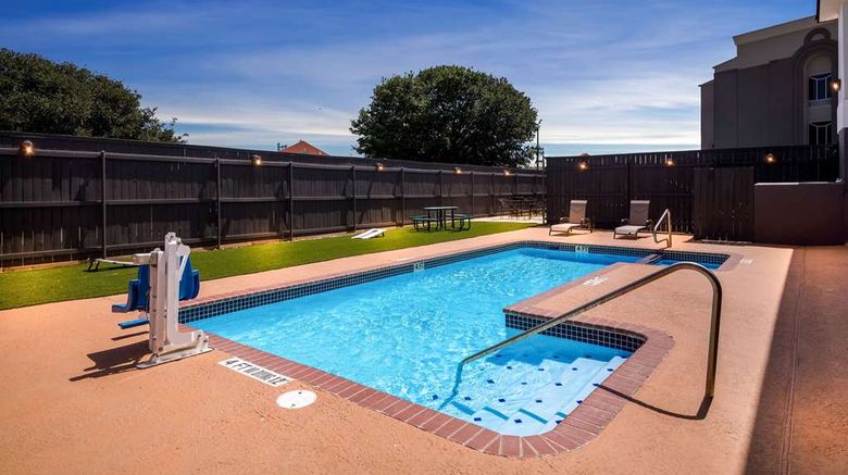 <b>Quality Inn Pool</b>. Images powered by <a href="https://iceportal.shijigroup.com/" title="IcePortal" target="_blank">IcePortal</a>.