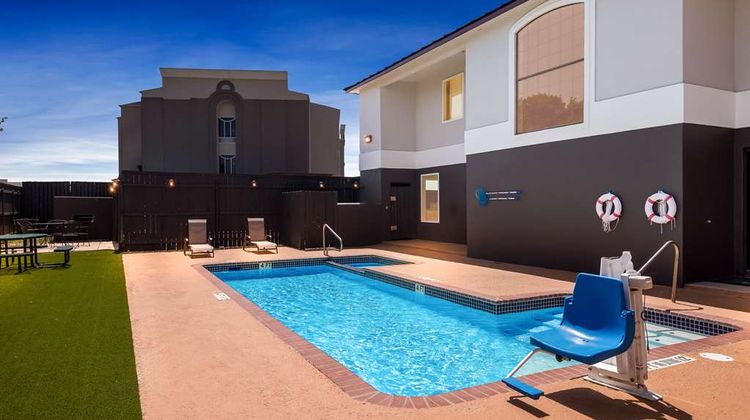 Quality Inn Pool