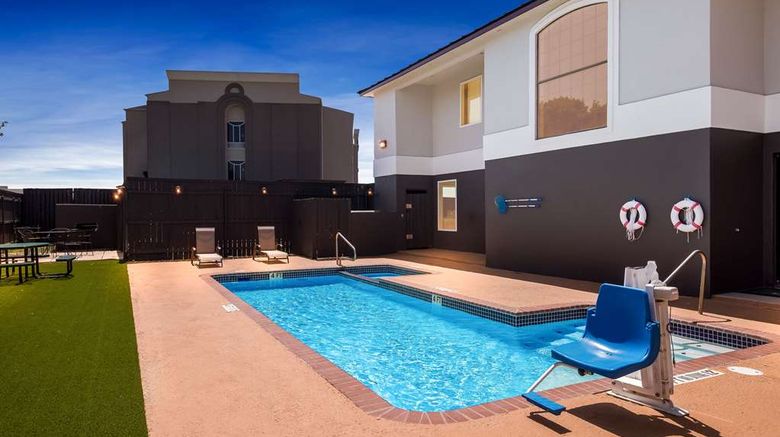 <b>Quality Inn Pool</b>. Images powered by <a href="https://iceportal.shijigroup.com/" title="IcePortal" target="_blank">IcePortal</a>.