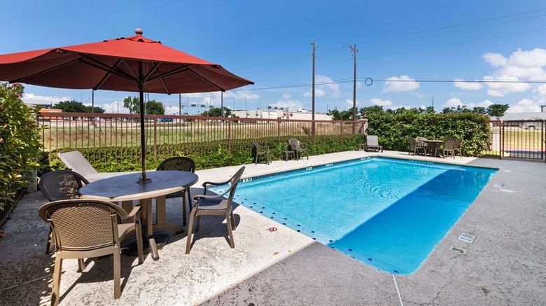 <b>Quality Inn Cedar Park - Austin Northwest Pool</b>. Images powered by <a href="https://iceportal.shijigroup.com/" title="IcePortal" target="_blank">IcePortal</a>.