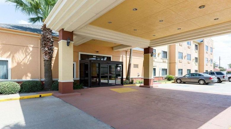 <b>Quality Suites Houston Nw Cy-Fair Exterior</b>. Images powered by <a href="https://iceportal.shijigroup.com/" title="IcePortal" target="_blank">IcePortal</a>.