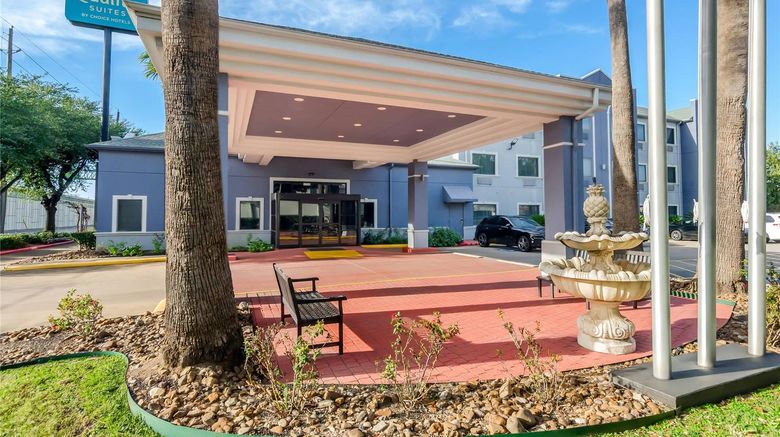 <b>Quality Suites Houston Nw Cy-Fair Exterior</b>. Images powered by <a href="https://iceportal.shijigroup.com/" title="IcePortal" target="_blank">IcePortal</a>.