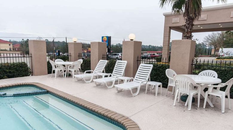 <b>Comfort Inn Pool</b>. Images powered by <a href="https://iceportal.shijigroup.com/" title="IcePortal" target="_blank">IcePortal</a>.