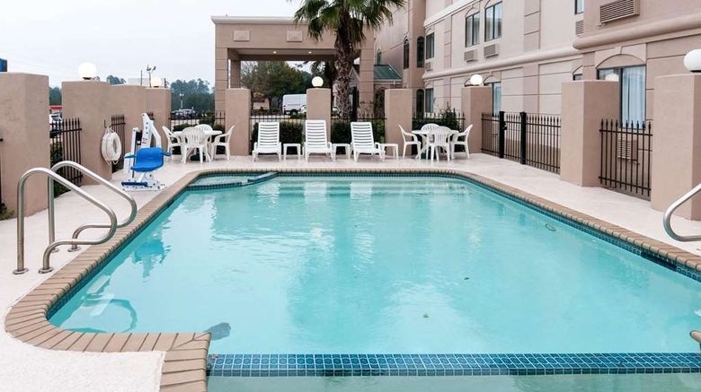 <b>Comfort Inn Pool</b>. Images powered by <a href="https://iceportal.shijigroup.com/" title="IcePortal" target="_blank">IcePortal</a>.