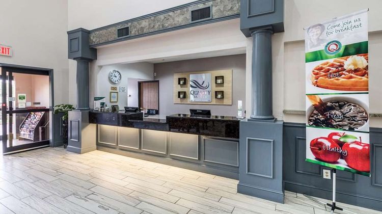 Quality Suites Burleson Lobby