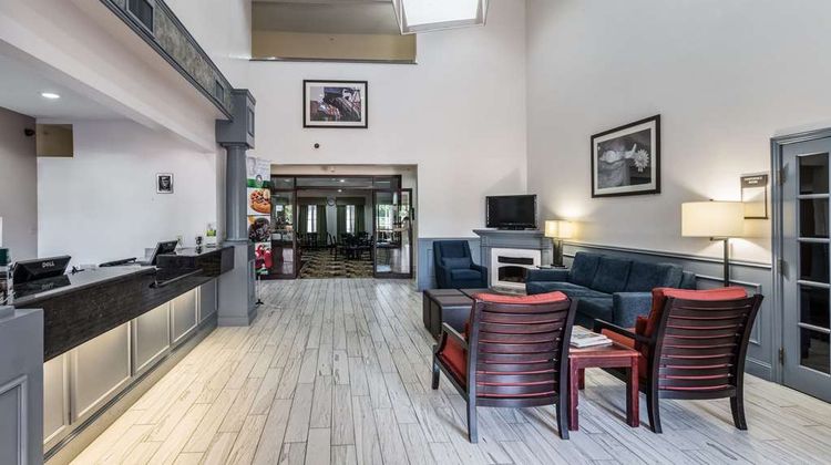 Quality Suites Burleson Lobby